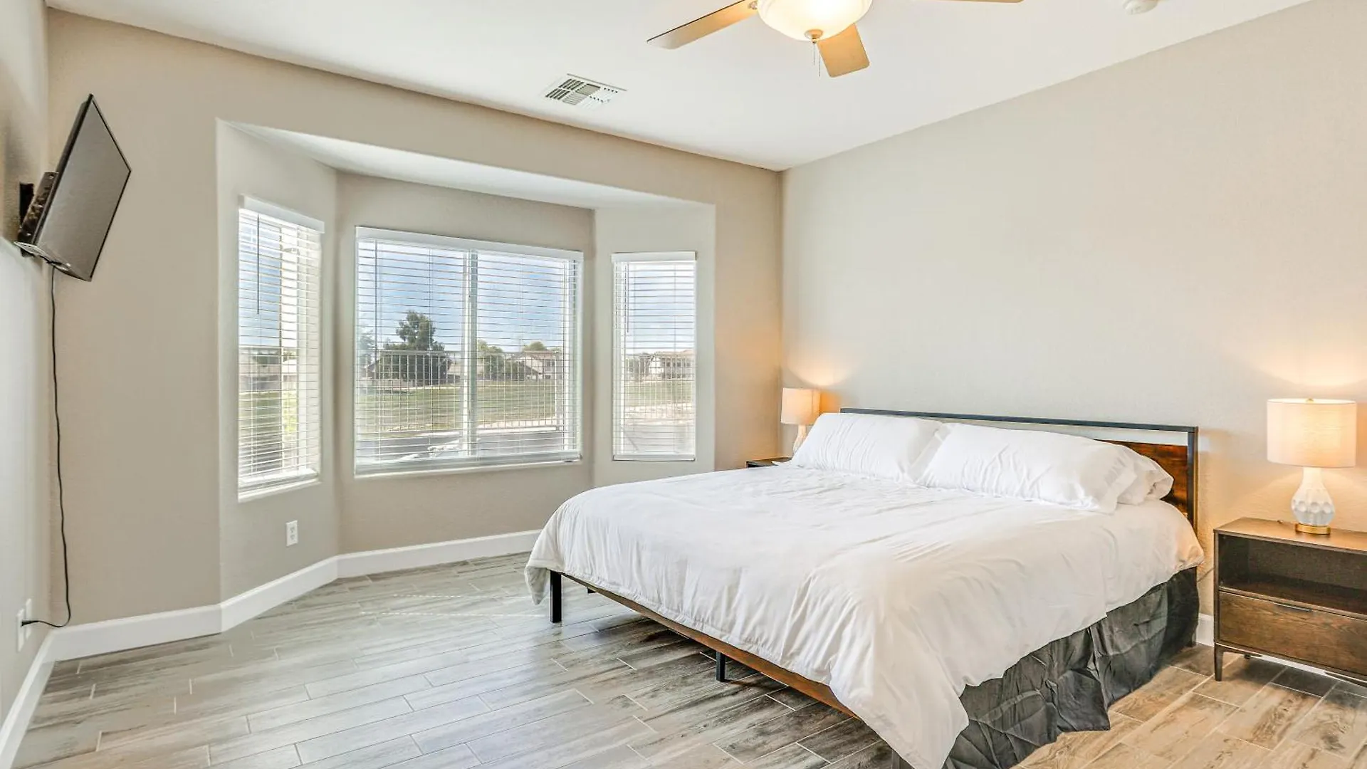 Lovely Avondale Retreat On Coldwater Golf Course! Holiday home